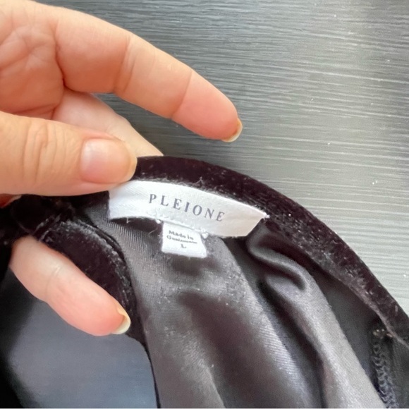 Blouse Sheer Shoulders Ruffled Trim Sleeves - Picture 6 of 8